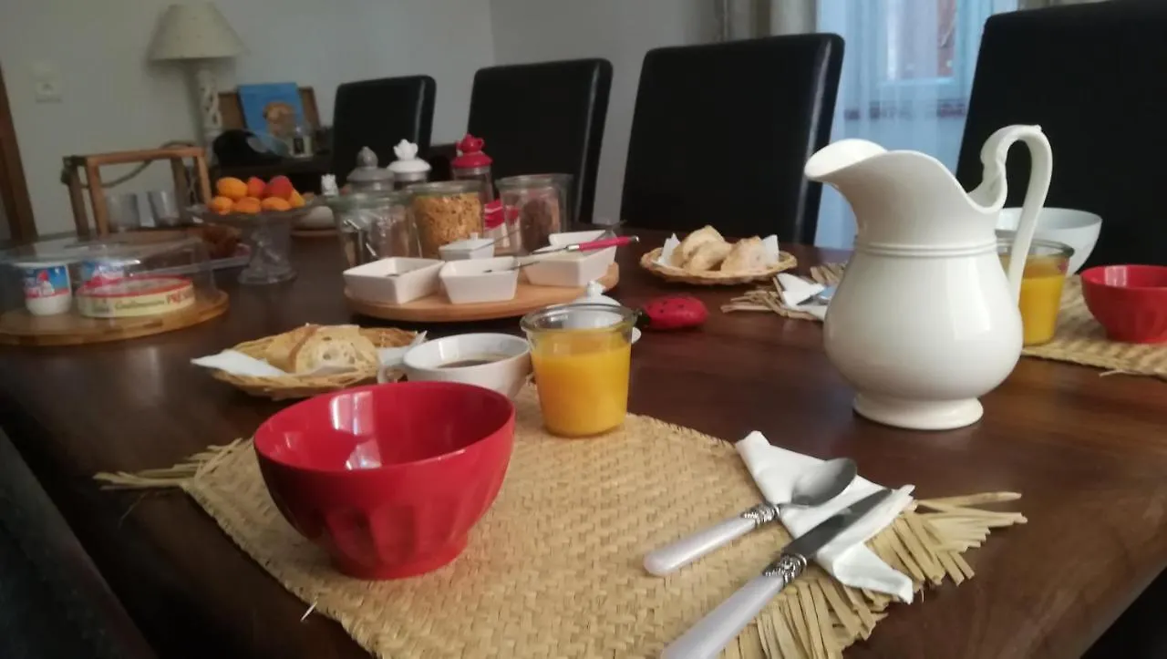 Relais De La Poste Ch Rose Bed and Breakfast Monclar-de-Quercy 0*,  Frankrike